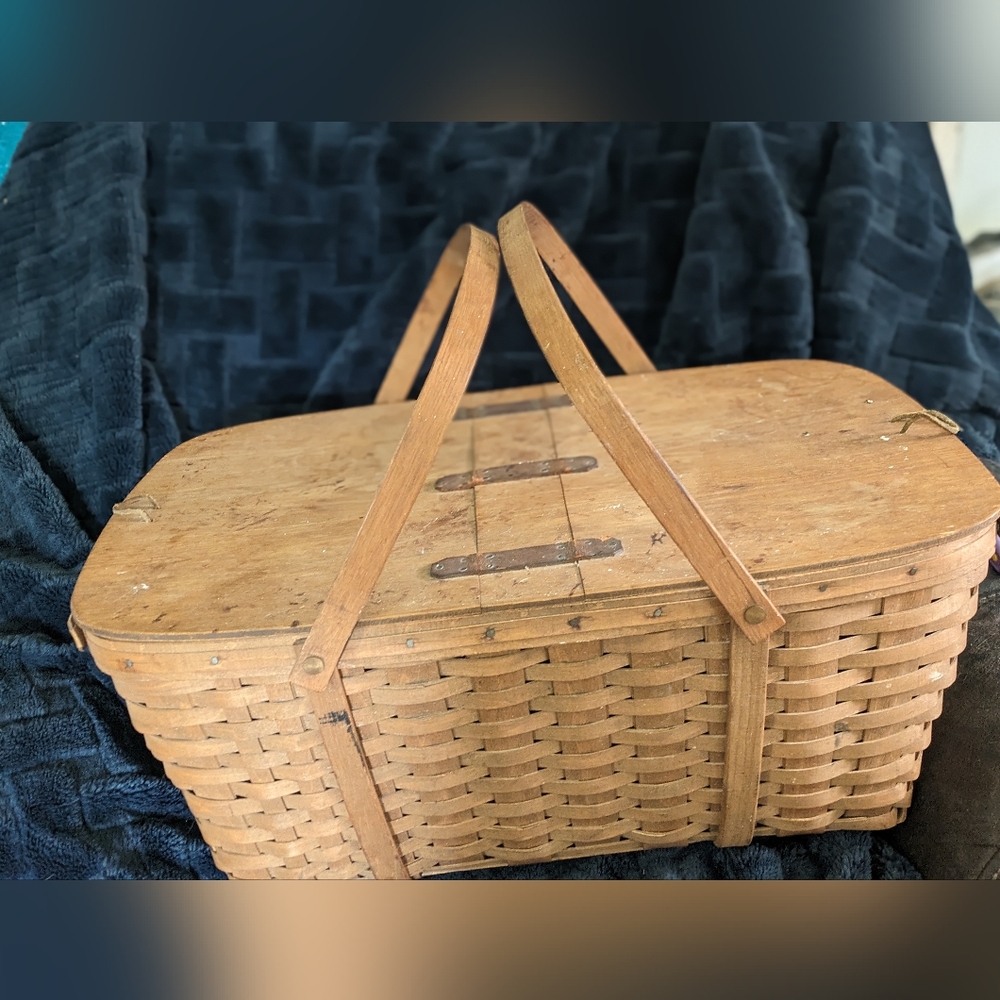 Large Longaberger picnic basket
